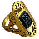 Bague motif ethnique avec strass noirs acier doré FBA2507D