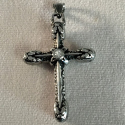 Pendentif croix décorative avec un strass acier HPD118