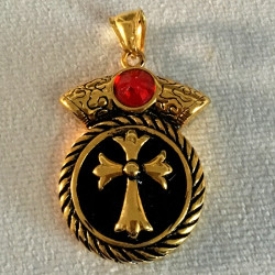 Pendentif médaille croix avec strass rouge acier HPD235D